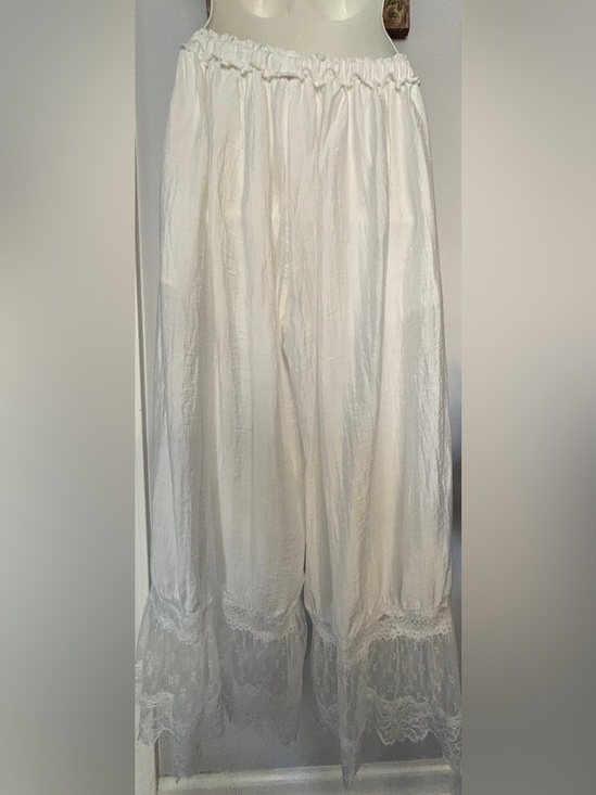 FASHION BE YOURSELF BOUTIQUE Other - Fashion Be Yourself Boutique NWT BLOOMERS - Size XS will fit a LARGE OVERSIZED